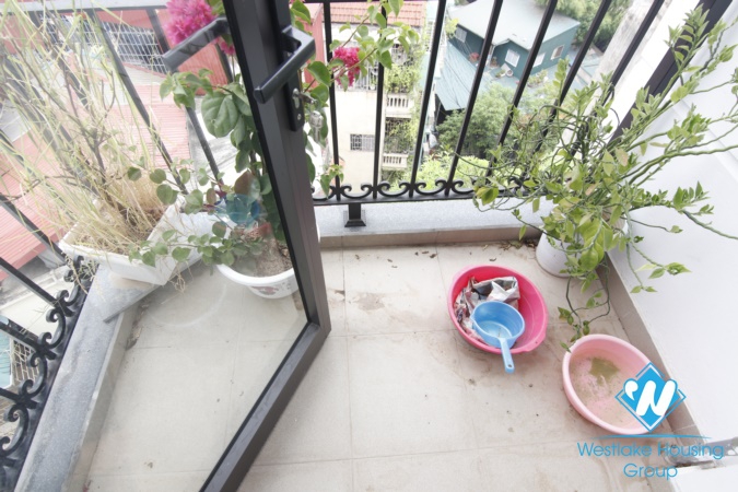 A lovely stuido with lots of natural light for rent on Nui Truc, Ba Dinh